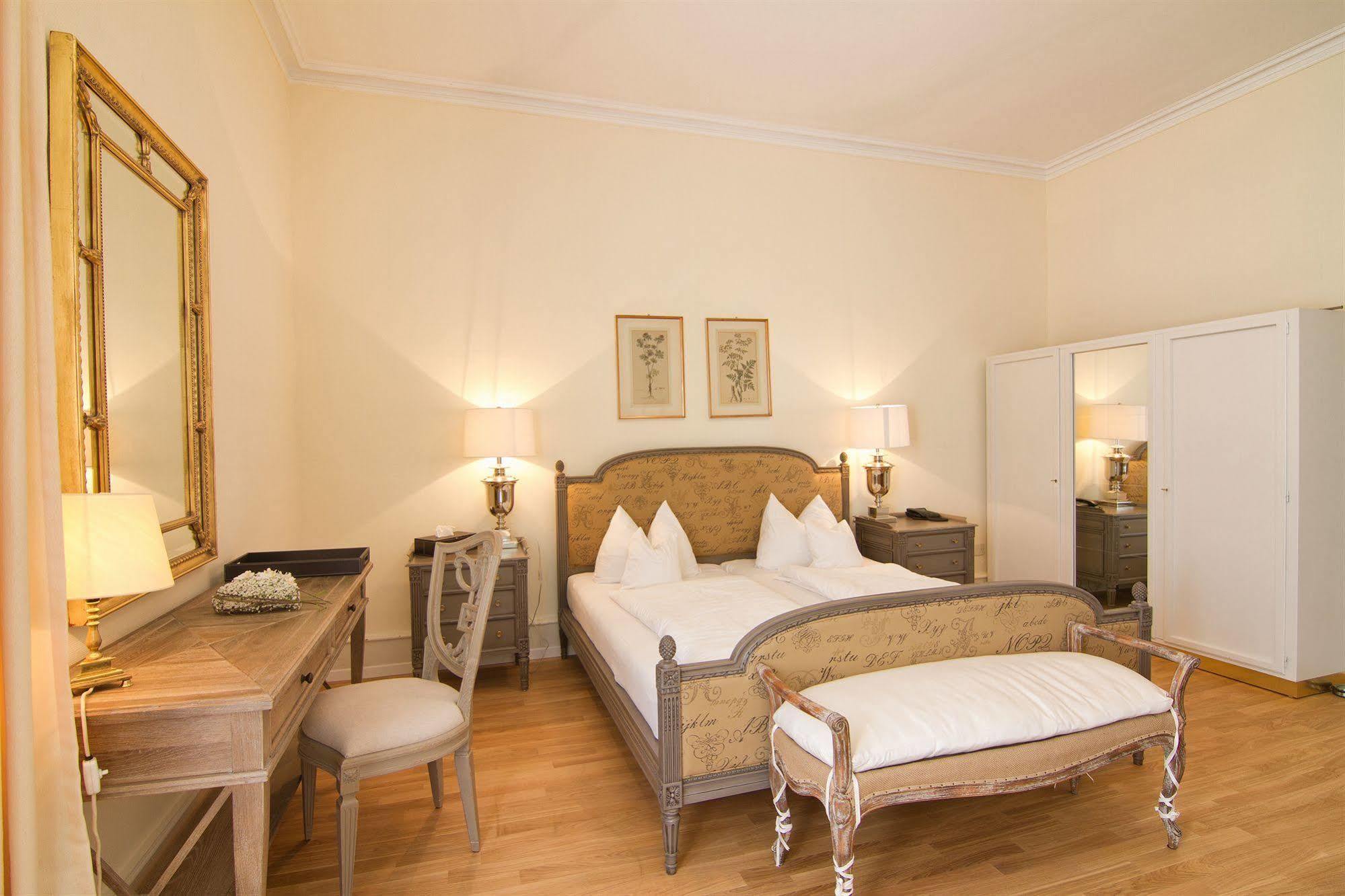 Hotel Romerbad บาเดนไวเลอร์ ภายนอก รูปภาพ
