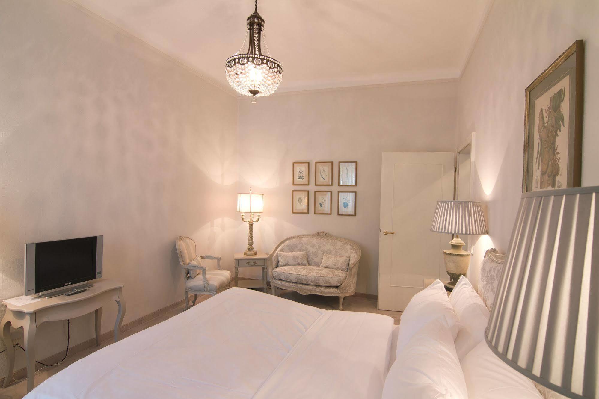 Hotel Romerbad บาเดนไวเลอร์ ภายนอก รูปภาพ
